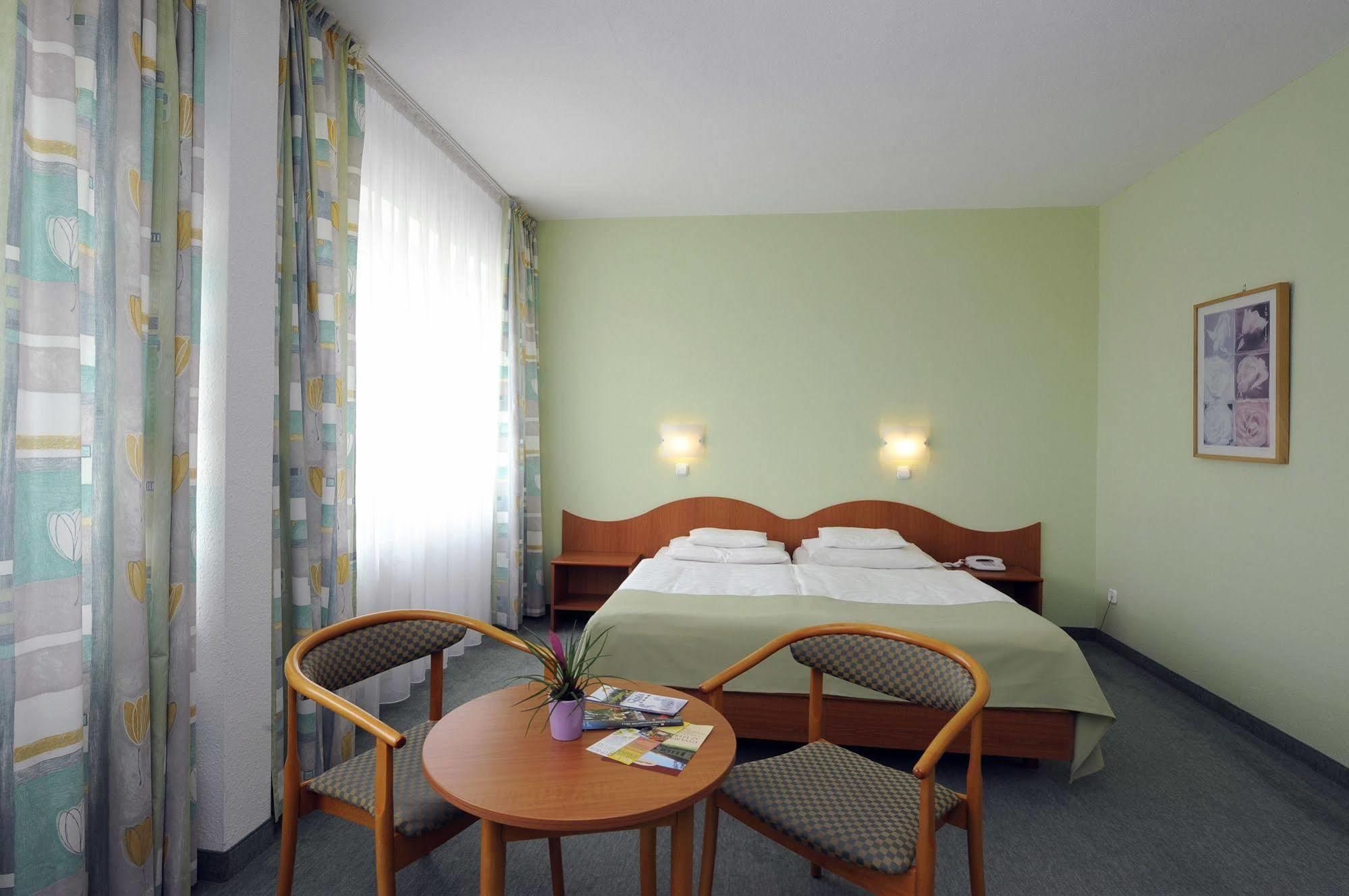 Hunguest Hotel Erkel Munkacsy Gyula Extérieur photo